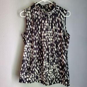 High neck sleeveless blouse